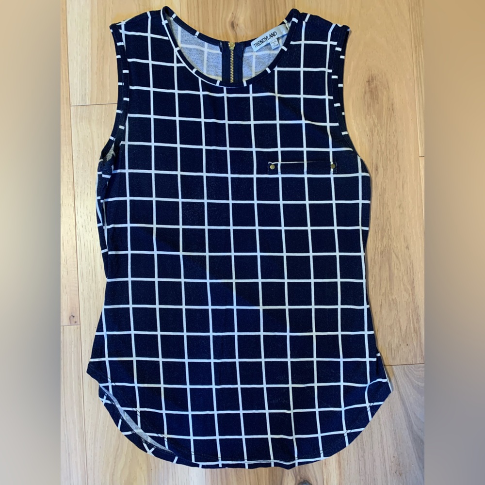 Sleeveless navy / white tank top with back zipper detail